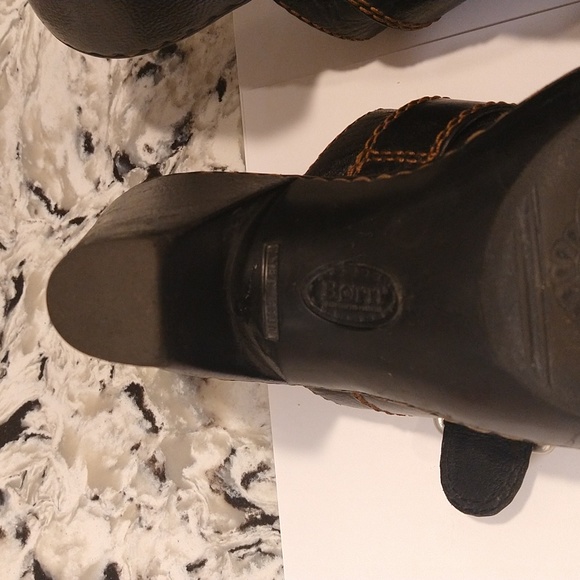*Excellent Used Condition* Born Clogs with Buckle- Blk, Size 9 M - Picture 11 of 15
